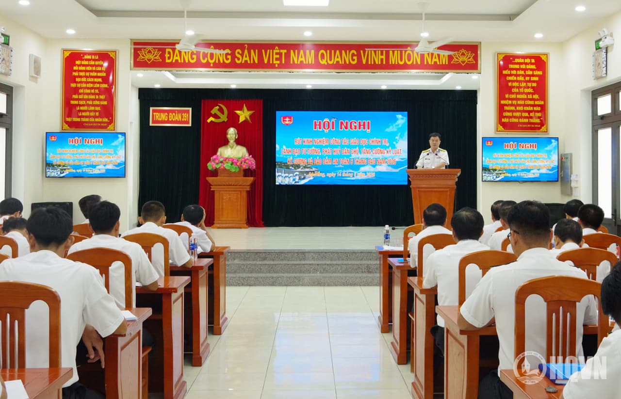 Trung đoàn 351 rút kinh nghiệm công tác giáo dục chính trị, lãnh đạo tư tưởng