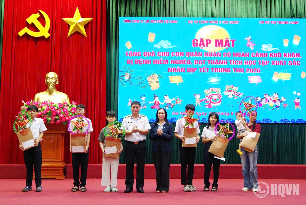 Vùng 3 Hải quân gặp mặt, tặng quà Trung thu cho con quân nhân có hoàn cảnh khó khăn