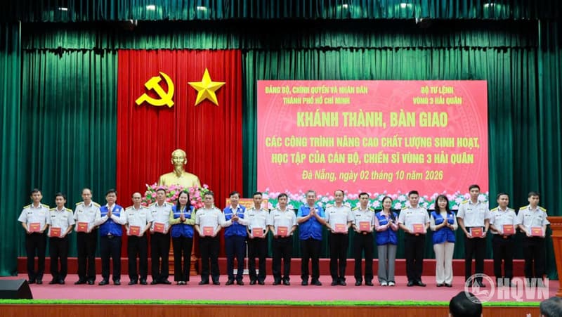 Đoàn công tác thành phố Hồ Chí Minh thăm, làm việc tại Vùng 3 Hải quân