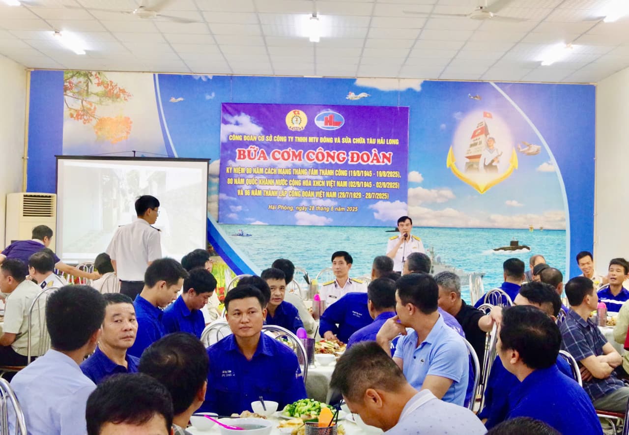 Nhà máy X46 tổ chức “Bữa cơm công đoàn”