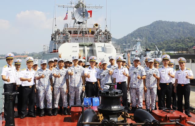 Đoàn công tác Hải quân Việt Nam thăm các đơn vị Hạm đội miền Tây Hải quân Malaysia