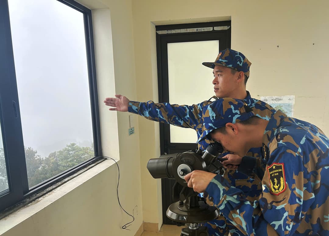 Nâng cao tinh thần cảnh giác, nắm chắc mục tiêu trên biển