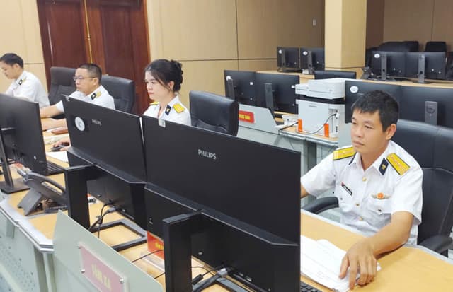 Nhân viên ra đa học và làm theo Bác