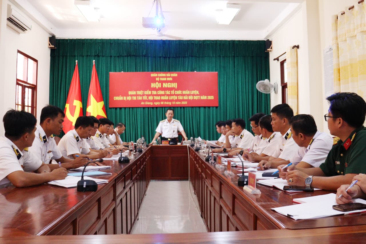 Bộ Tham mưu Hải quân kiểm tra công tác huấn luyện, chuẩn bị hội thi, hội thao