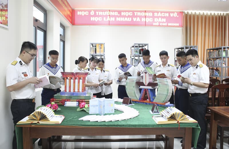 Phụ nữ Trung tâm Bảo đảm kỹ thuật Vùng 2 Hải quân: Trí tuệ, bản lĩnh, kỷ cương, nhân ái