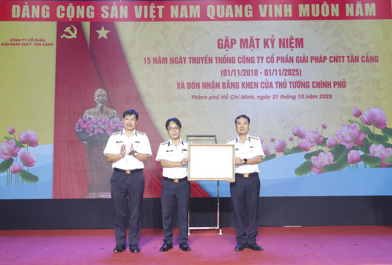 Công ty Cổ phần Giải pháp Công nghệ thông tin Tân cảng đón nhận Bằng khen của Thủ tướng Chính phủ