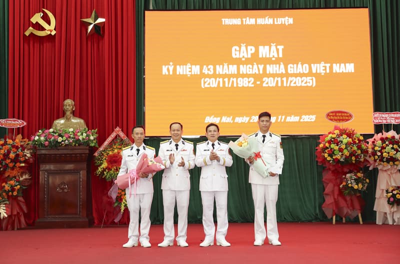 Trung tâm Huấn luyện Vùng 2 gặp mặt kỷ niệm 43 năm Ngày Nhà giáo Việt Nam