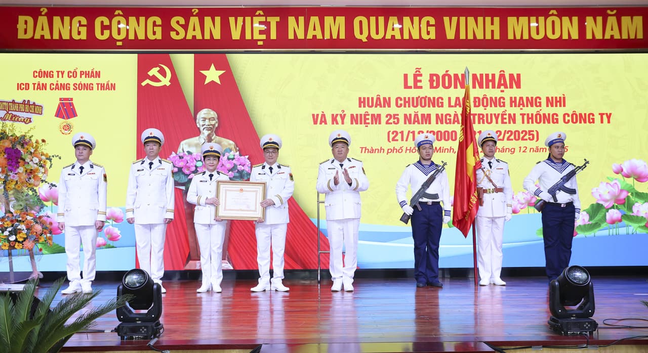 Công ty Cổ phần ICD Tân cảng Sóng Thần đón nhận  Huân chương Lao động hạng Nhì