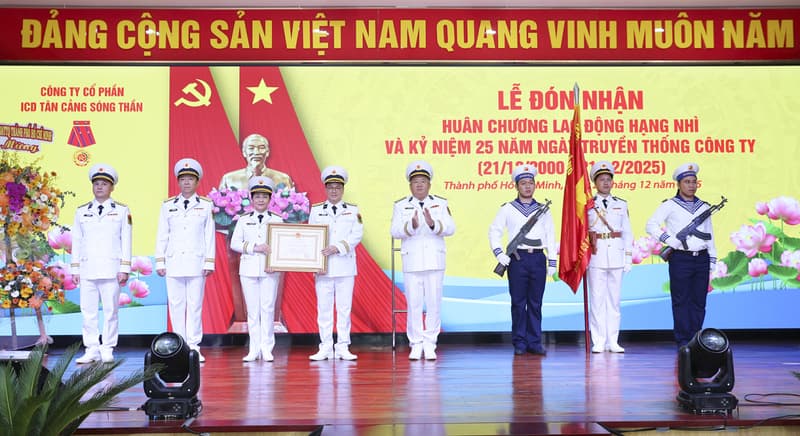 Công ty Cổ phần ICD Tân cảng Sóng Thần đón nhận  Huân chương Lao động hạng Nhì