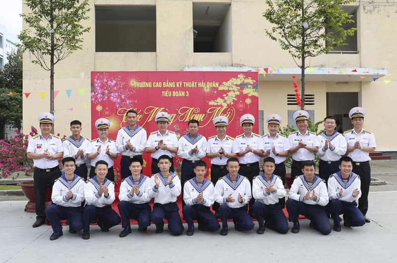 Chuẩn Đô đốc Phạm Minh Tuấn thăm, chúc Tết các đơn vị khu vực TP. Hồ Chí Minh