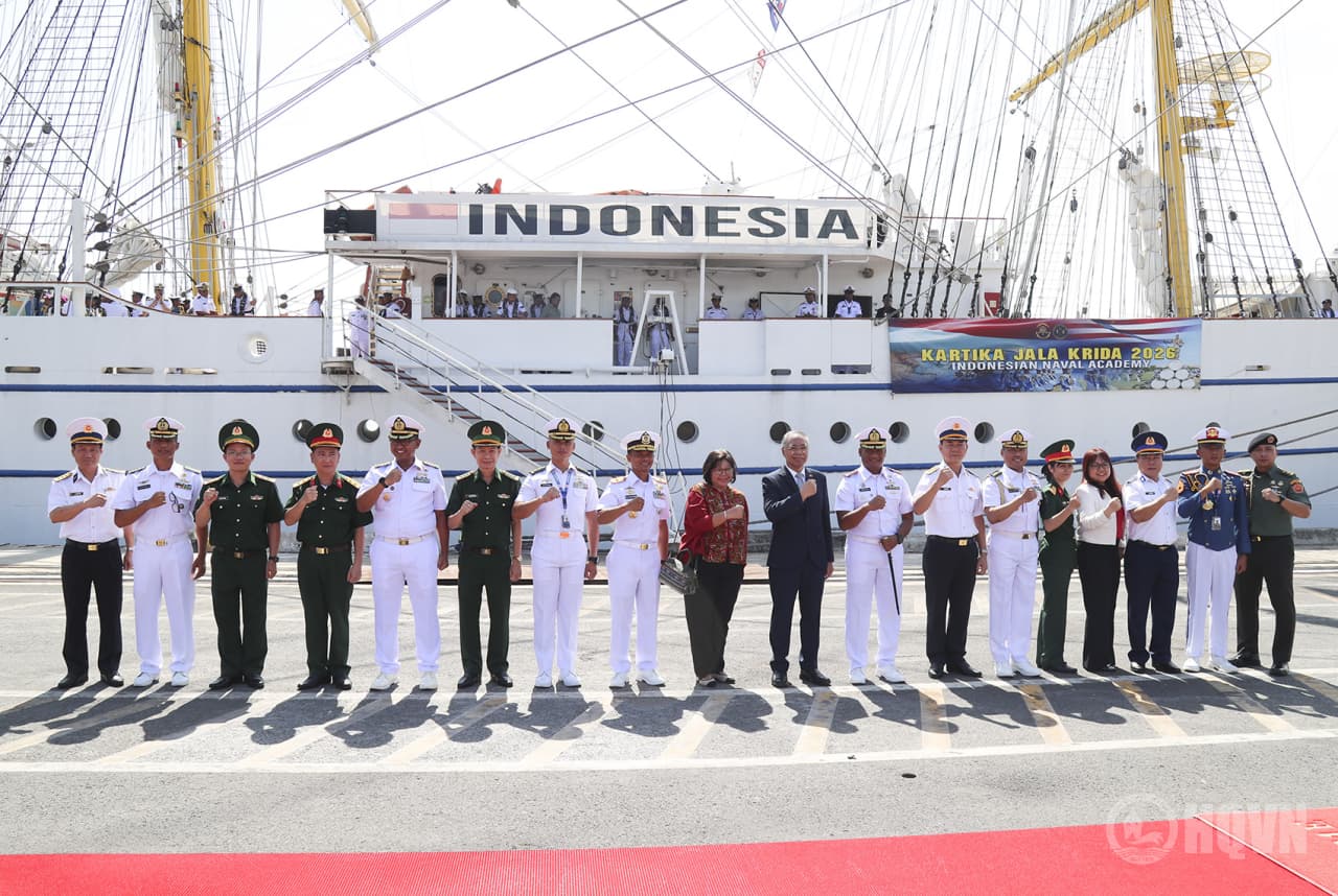 Tàu Hải quân Indonesia thăm TP. Hồ Chí Minh