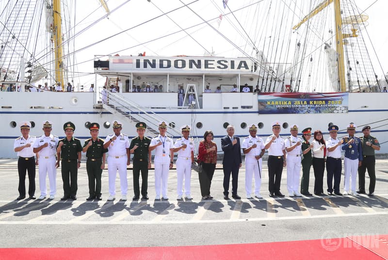 Tàu Hải quân Indonesia thăm TP. Hồ Chí Minh