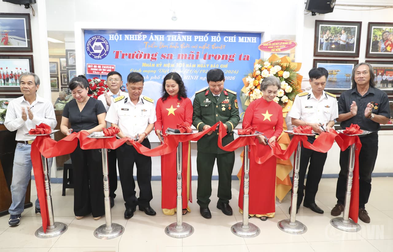 Khai mạc triển lãm ảnh “Trường Sa mãi trong ta”
