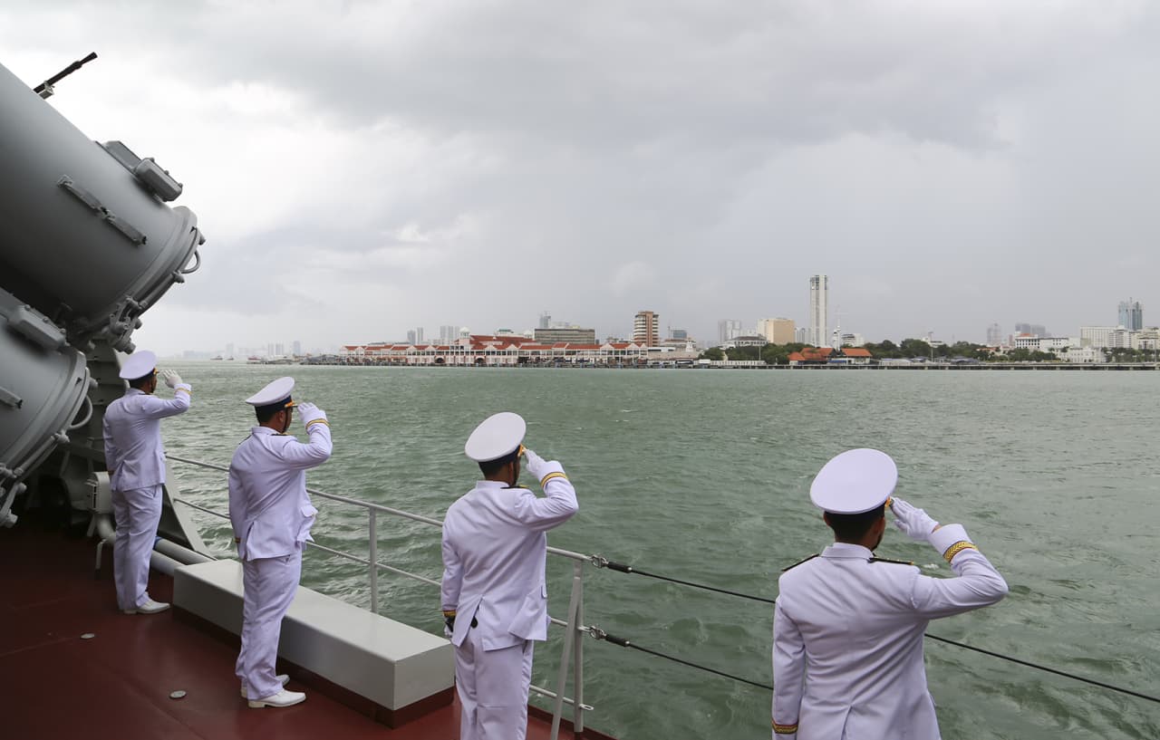 Tàu 016 - Quang Trung tham gia Lễ duyệt binh tàu Hải quân ASEAN