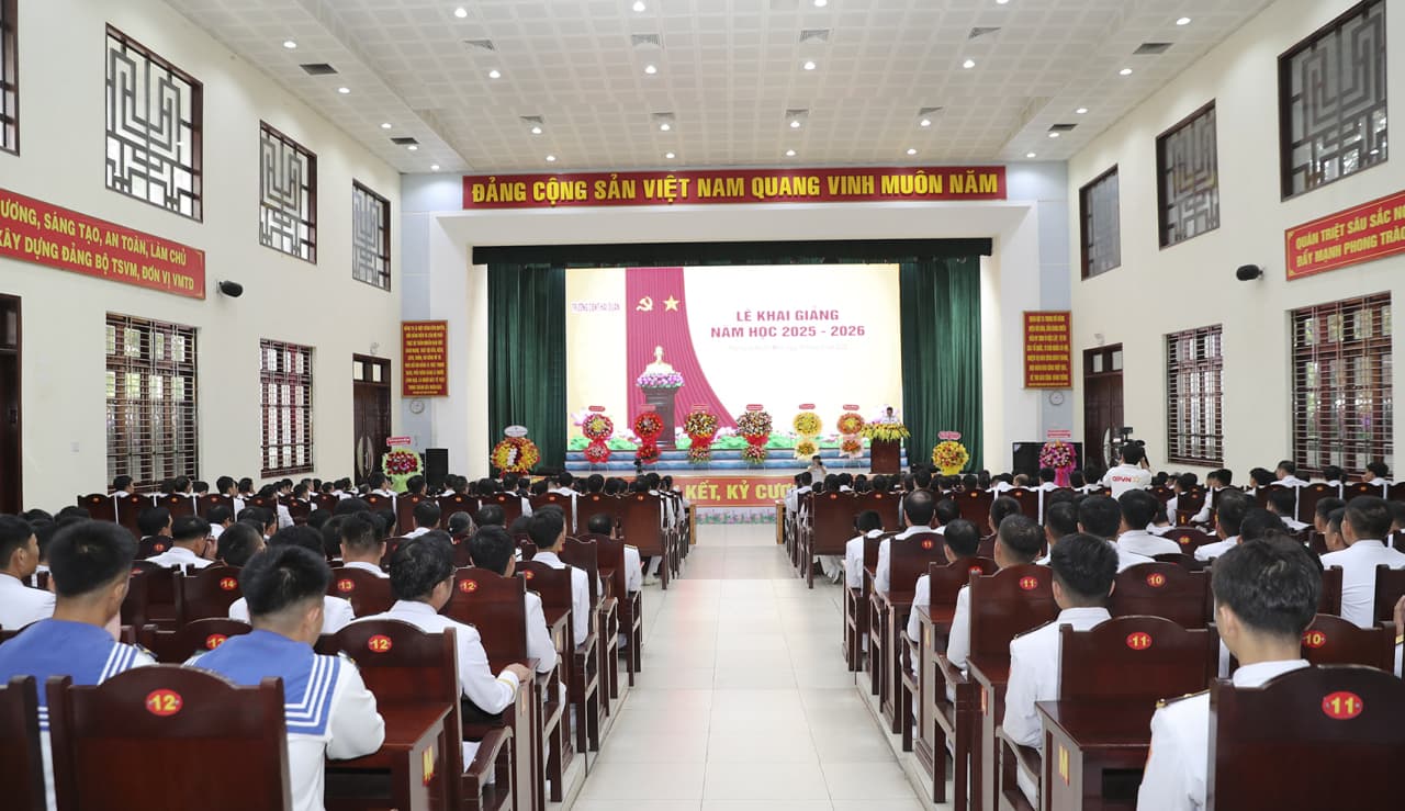 Khai giảng năm học mới ở Trường Cao đẳng Kỹ thuật Hải quân