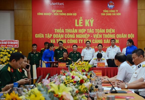 Hợp tác toàn diện giữa Tổng công ty Tân Cảng Sài Gòn và Viettel