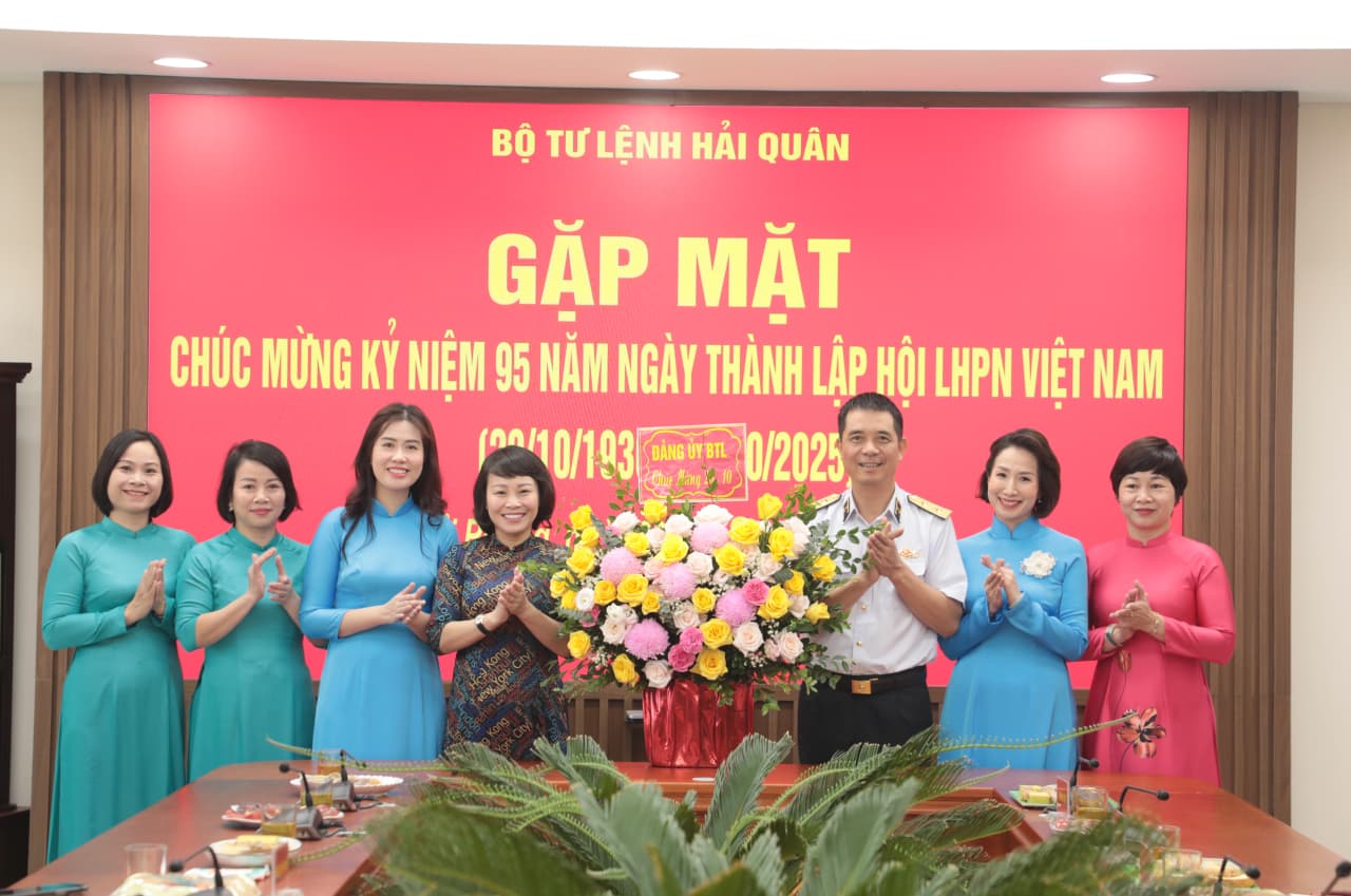 Chính ủy Hải quân chúc mừng cán bộ, hội viên phụ nữ cơ quan Bộ Tư lệnh Hải quân