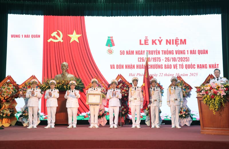 Vùng 1 Hải quân kỷ niệm 50 năm Ngày thành lập và đón nhận Huân chương Bảo vệ Tổ quốc hạng Nhất