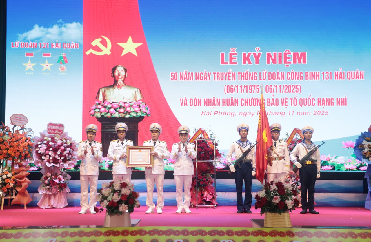 Lữ đoàn 131: Kỷ niệm 50 năm ngày truyền thống và đón nhận Huân chương Bảo vệ Tổ quốc hạng Nhì