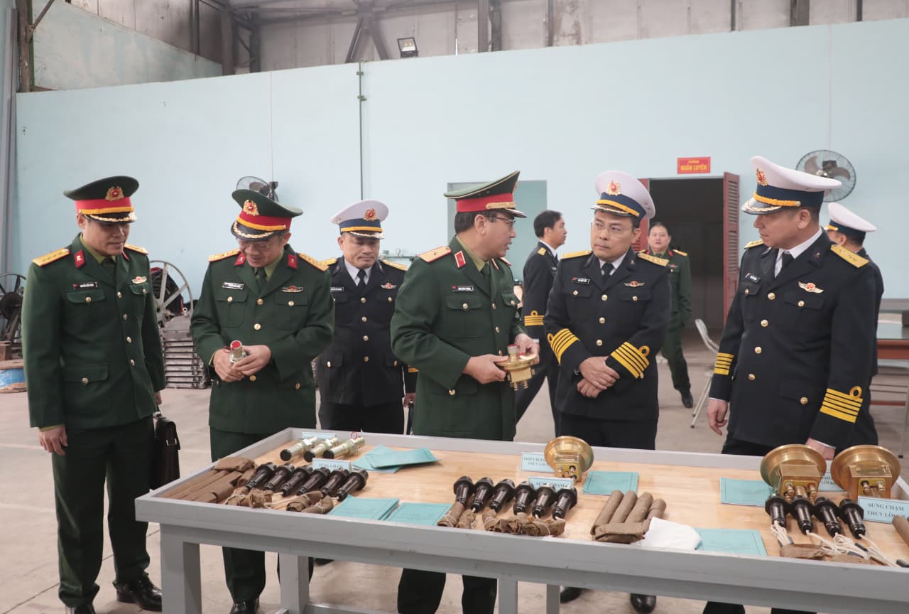 Nghiệm thu vật tư kỹ thuật sản xuất năm 2025 của Quân chủng Hải quân