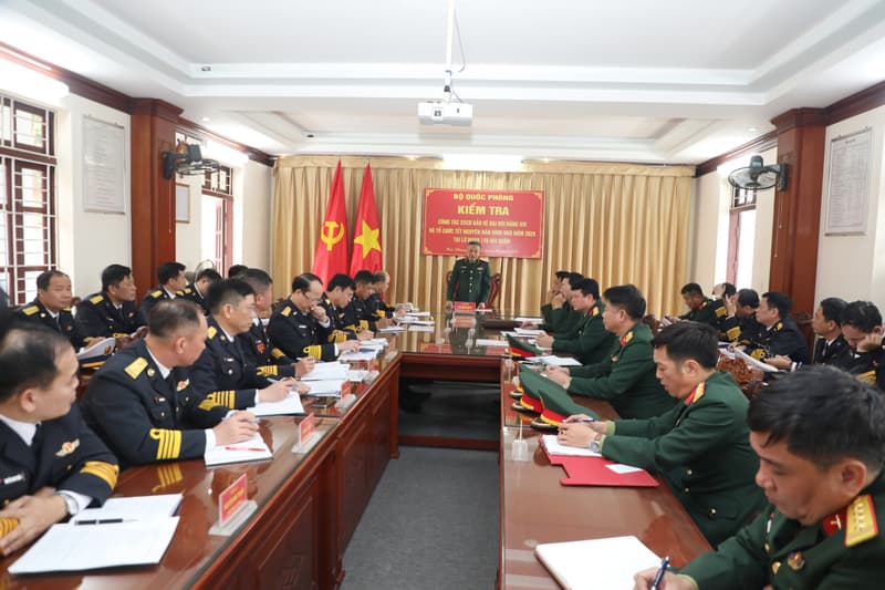 Đoàn công tác số 3 của Bộ Quốc phòng kiểm tra công tác sẵn sàng chiến đấu ở Lữ đoàn Đặc công Hải quân 126