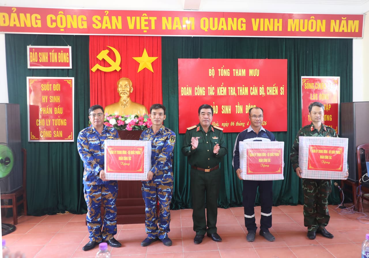 Đoàn công tác của Bộ Tổng Tham mưu kiểm tra, thăm Đặc khu Trường Sa và Nhà giàn DK1