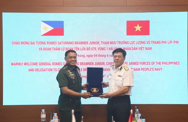 Tham mưu trưởng Lực lượng vũ trang Philippines thăm Lữ đoàn 679