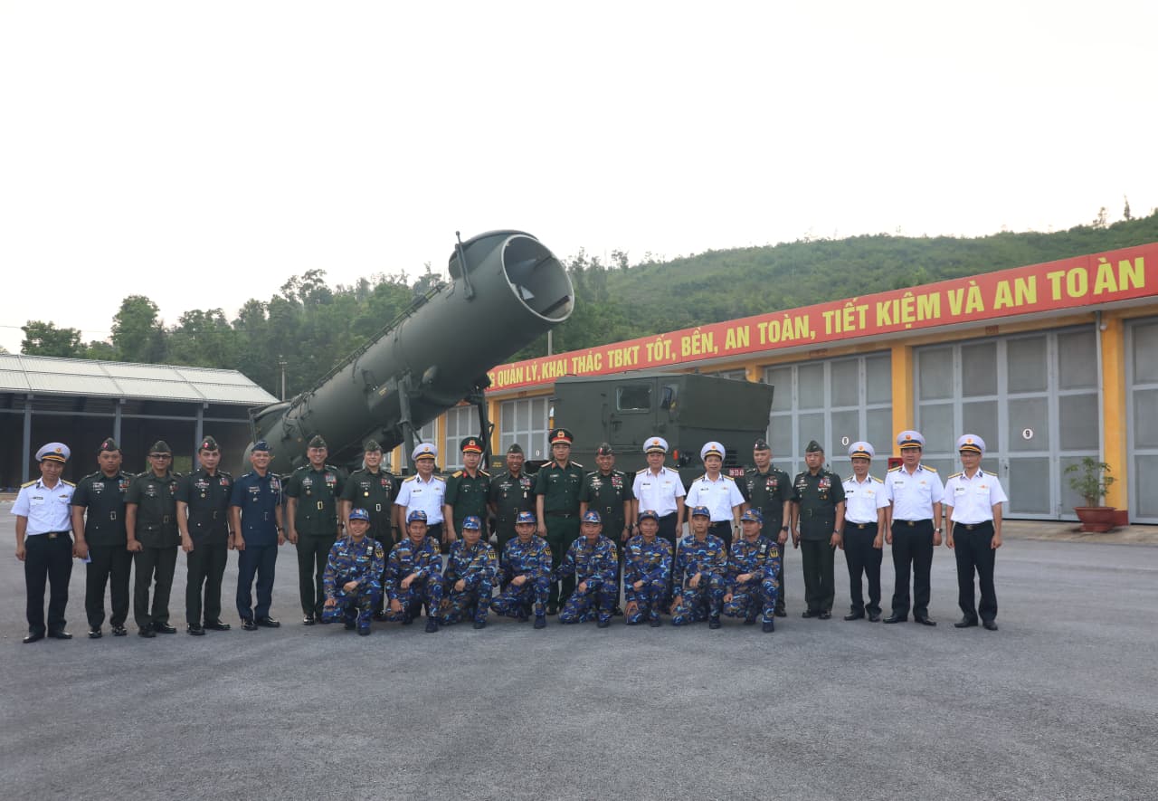 Tham mưu trưởng Lực lượng vũ trang Philippines thăm Lữ đoàn 679