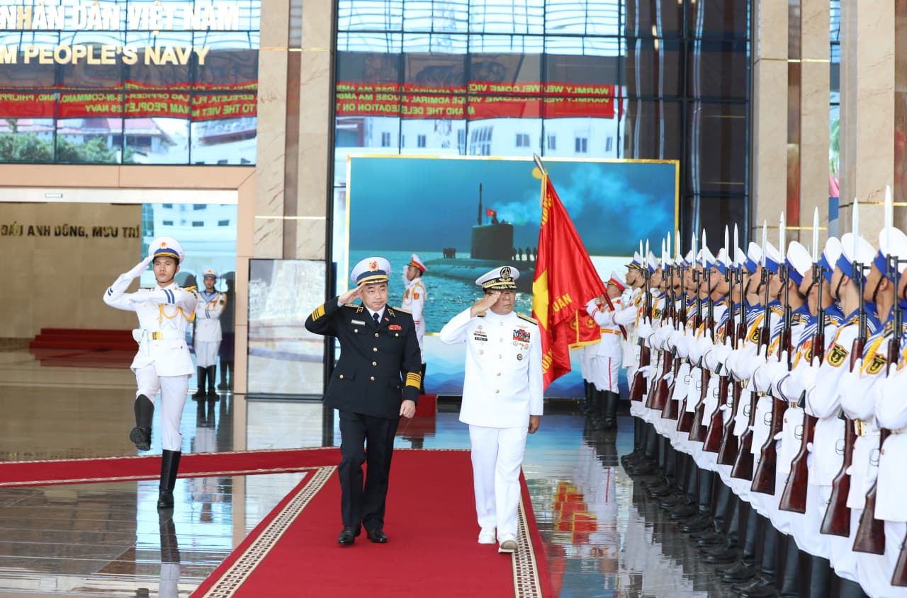 Phó Đô đốc Trần Thanh Nghiêm đón, hội đàm với Tư lệnh Hải quân Philippines