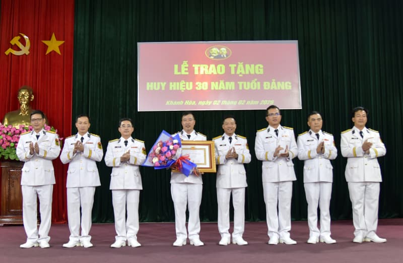 Lữ đoàn 955 tổ chức trao Huy hiệu 30 năm tuổi Đảng