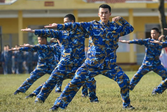Phòng chống say nắng, say nóng cho bộ đội