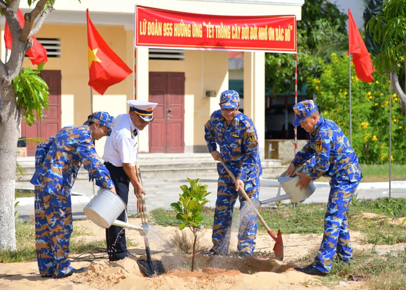 Lữ đoàn 955 phát động "Tết trồng cây đời đời nhớ ơn Bác Hồ"