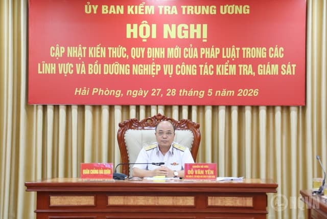 Cập nhật kiến thức, quy định mới của pháp luật trong các lĩnh vực và bồi dưỡng nghiệp vụ công tác kiểm tra, giám sát