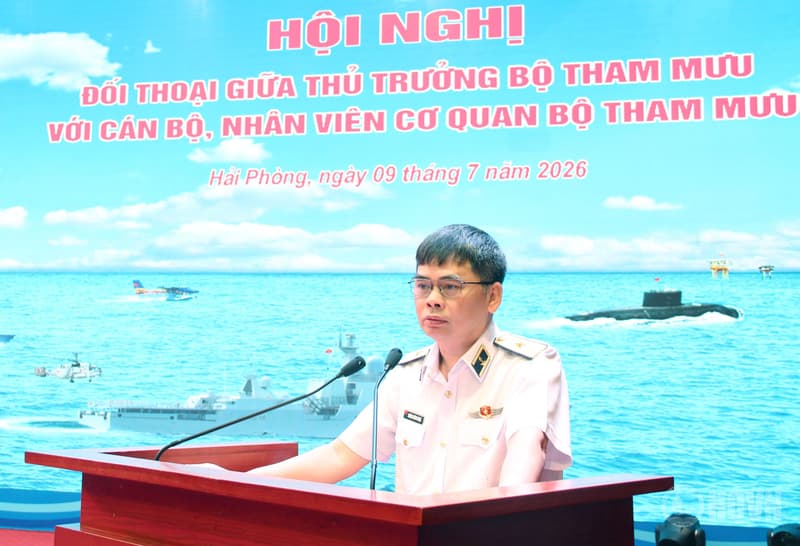 Đối thoại với cán bộ, nhân viên cơ quan Bộ Tham mưu