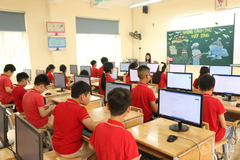 HÀNH TRÌNH “VƯỢT SÓNG” CỦA NHỮNG CÁNH THƯ