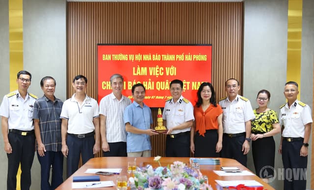 Ban Thường vụ Hội Nhà báo thành phố Hải Phòng làm việc với Báo Hải quân Việt Nam