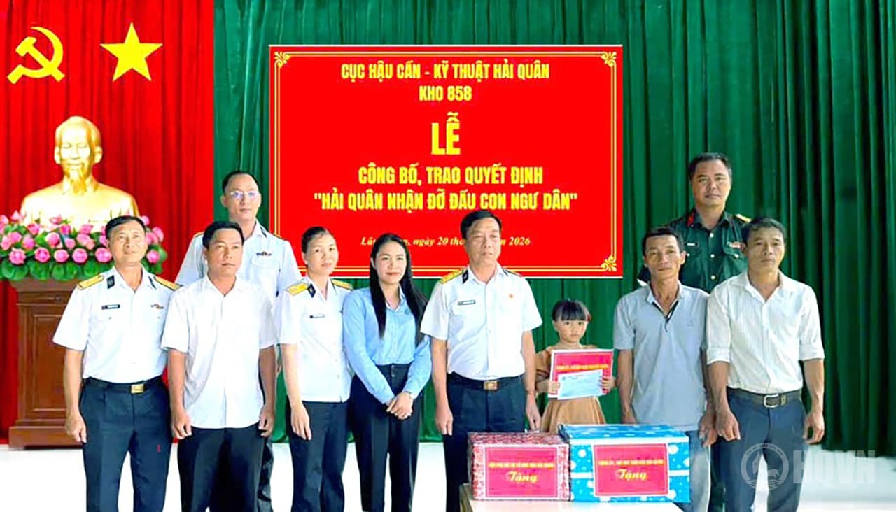 Kho 858 nhận đỡ đầu con ngư dân tỉnh Lâm Đồng