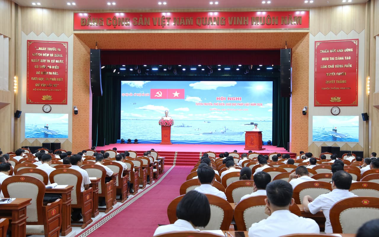 Cục Hậu cần – Kỹ thuật Hải quân: Gần 300 cán bộ, nhân viên nghe phổ biến giáo dục pháp luật