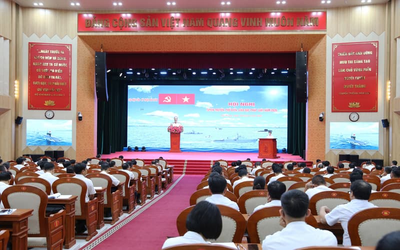 Cục Hậu cần – Kỹ thuật Hải quân: Gần 300 cán bộ, nhân viên nghe phổ biến giáo dục pháp luật