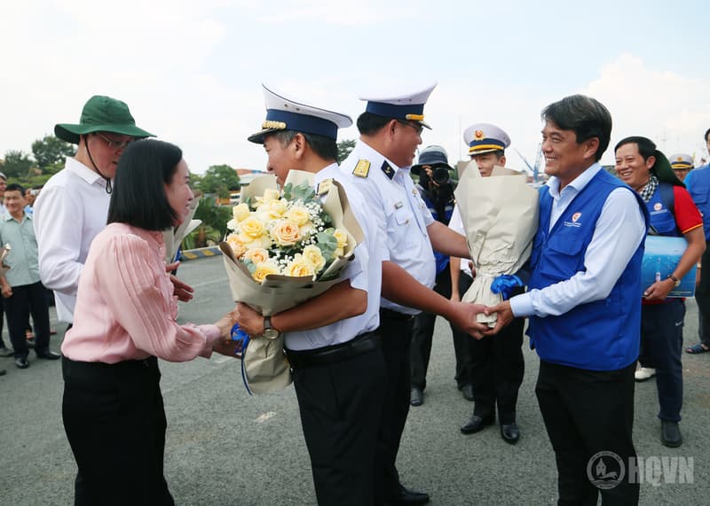 Đoàn công tác TP Hồ Chí Minh hoàn thành chuyến thăm quân dân trên vùng biển Tây Nam
