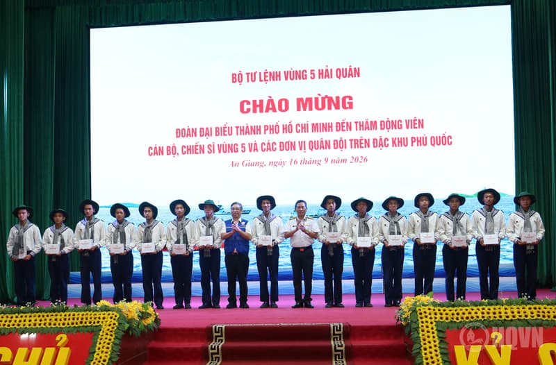 Thành phố Hồ Chí Minh tặng quân dân đặc khu Phú Quốc nhiều công trình ý nghĩa