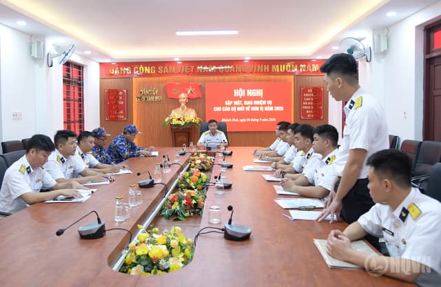 Lữ đoàn 955 giao nhiệm vụ cho cán bộ mới về nhận công tác