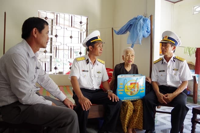 Vùng 3 và Vùng 5 Hải quân: Tổ chức các hoạt động đền ơn đáp nghĩa