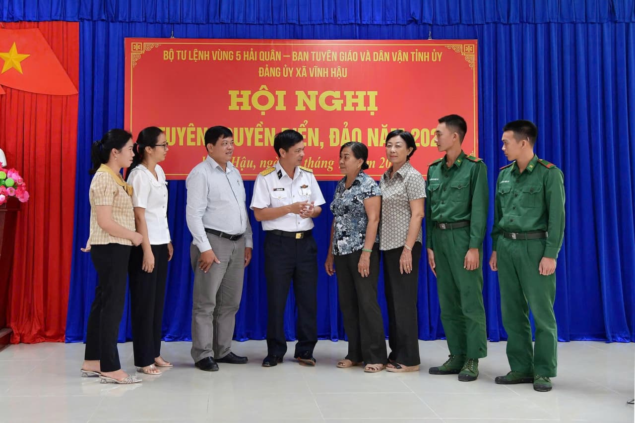 Vùng 5 Hải quân tuyên truyền biển đảo tại Cà Mau