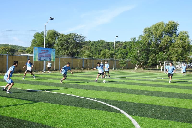 Trung đoàn 551 tổ chức giải bóng đá mini chào mừng Ngày thành lập Quân đội