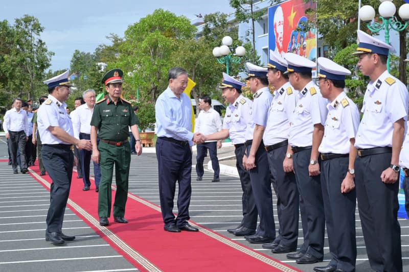 Tổng Bí thư Tô Lâm thăm và làm việc tại Vùng 5 Hải quân