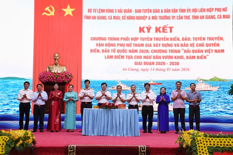 Bộ Tư lệnh Vùng 5 Hải quân và các địa phương sơ kết công tác phối hợp tuyên truyền biển đảo năm 2025
