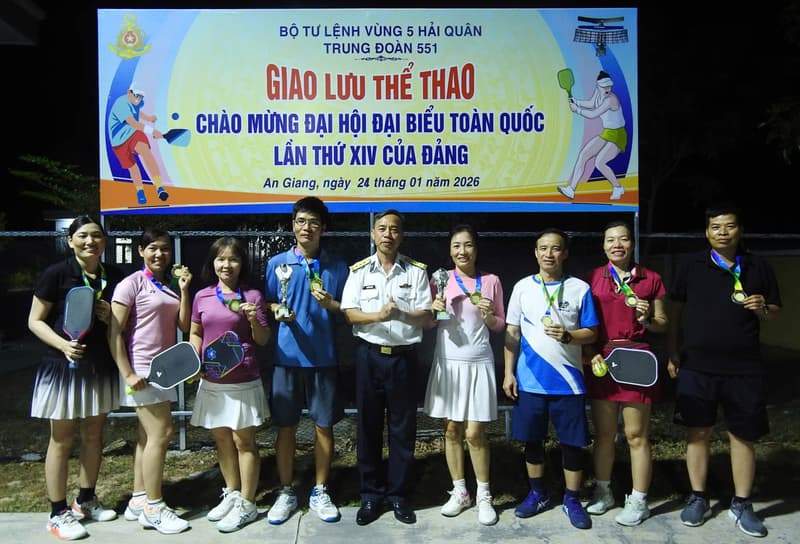 Trung đoàn 551 giao lưu thể thao chào mừng Đại hội XIV của Đảng