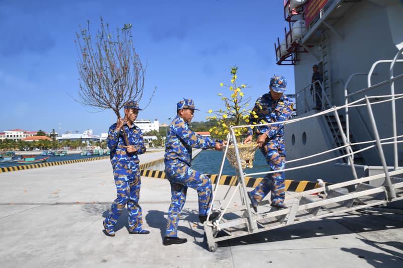 Mang Tết sớm đến các đảo Tây Nam