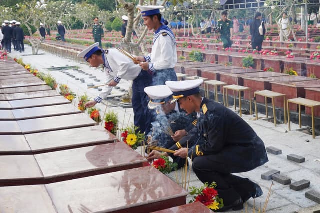 Vùng 5 Hải quân tham gia lễ viếng, truy điệu và an táng hài cốt liệt sĩ tại TP. Cần Thơ